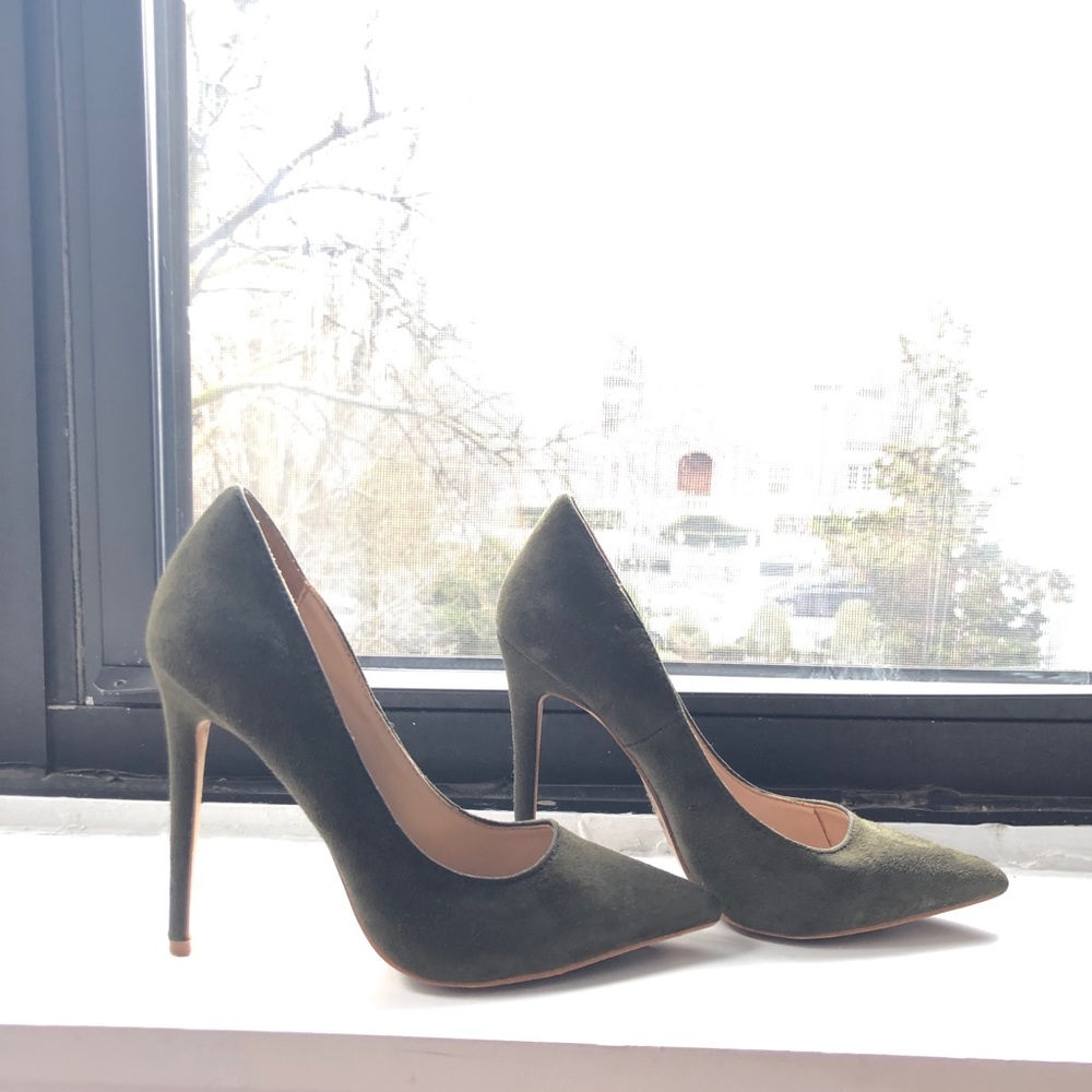SILETTOS - HUNTER GREEN - SIZE 6